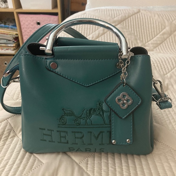 Purse - Picture 2 of 9